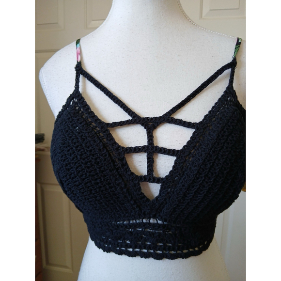 Madden NYC Crochet Black Size Medium Crop Top Tie Floral Boho Festival Chic - Picture 5 of 10